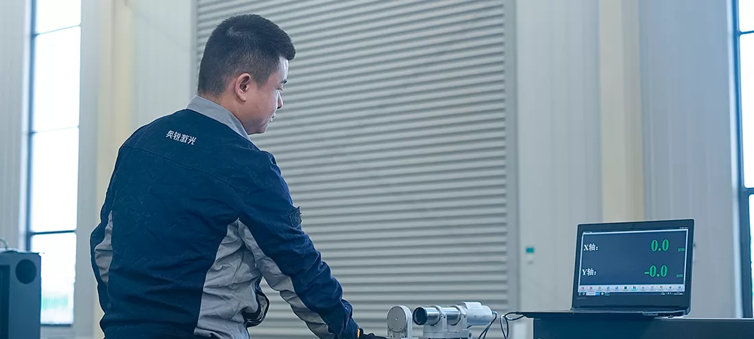 Pemotong Laser CNC.webp